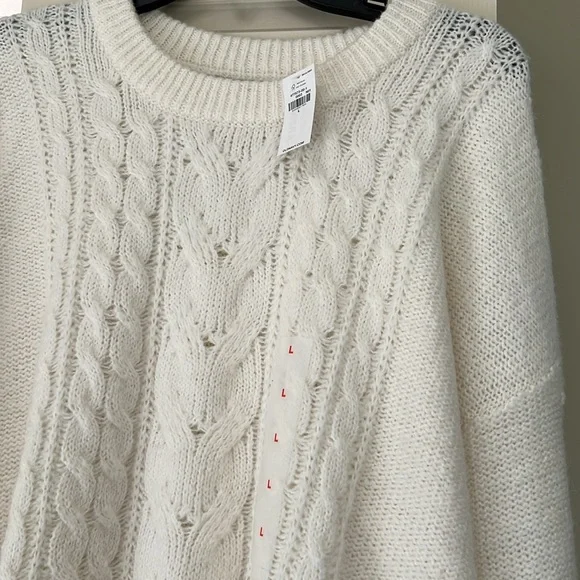 NWT Old Navy white cable-knit sweater. - Picture 2 of 3